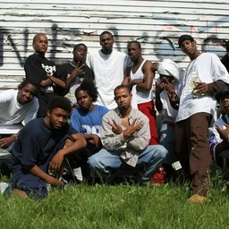 тебя пинают в детройте